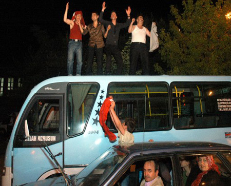 Türklerin YARI FİNAL SEVİNCİ