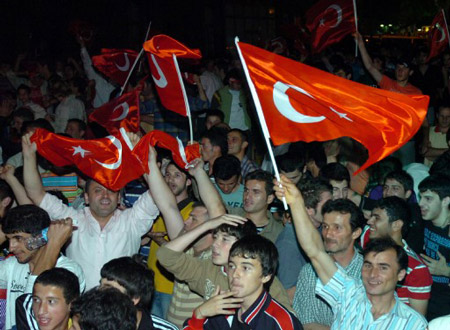 Türklerin YARI FİNAL SEVİNCİ