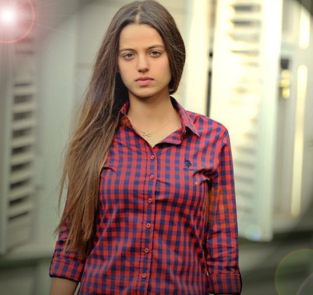 Paramparça'nın Cansu'su Şevval Sam'ın oğluyla yakalandı