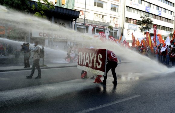 İstanbul'da olaylı 1 Mayıs kutlaması