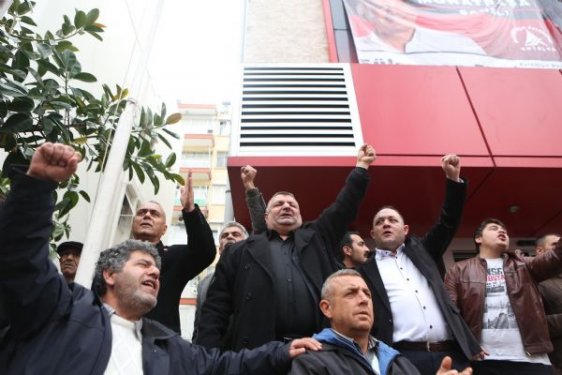 CHP Antalya İl binasına yapılan baskından görüntüler