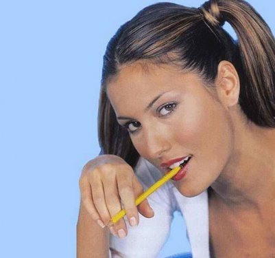 Çağla Şikel zamana meydan okuyan ünlülerden