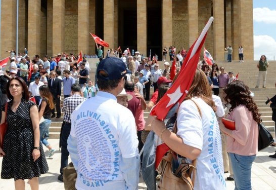 Balyoz sanıkları Anıtkabir'i ziyaret etti