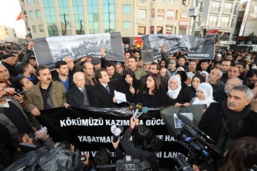 BDP'liler Taksim'i savaş alanına çevirdi