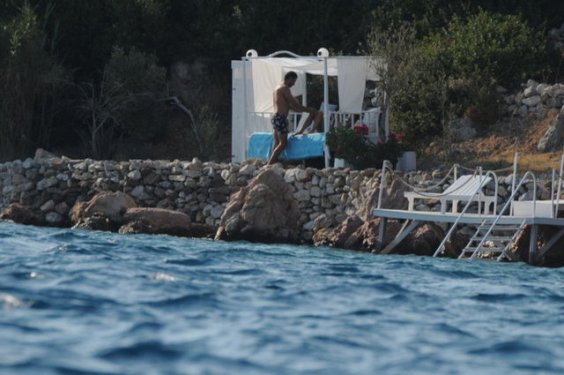 Berrak Tüzünataç ve Kenan İmirzalıoğlu Marmaris'te tatilde