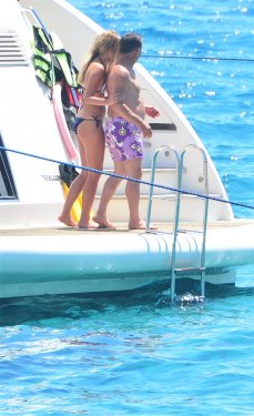 Ağaoğlu'nun yeni sevgilisi 23'lük Hazal	