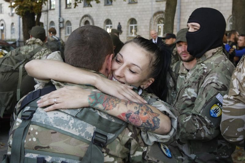 Gönüllü Azov taburu Doğu Ukrayna'dan döndü