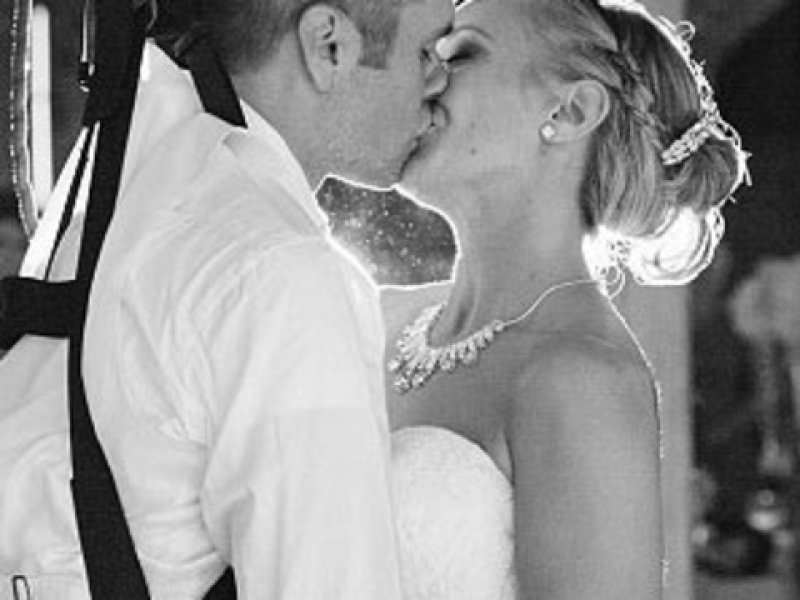 Belden aşağısı felç olan damattan geline güzel sürpriz