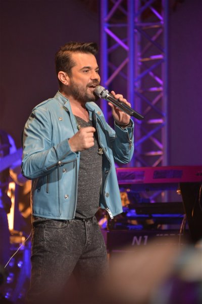 Kenan Doğulu göbek yaptı 