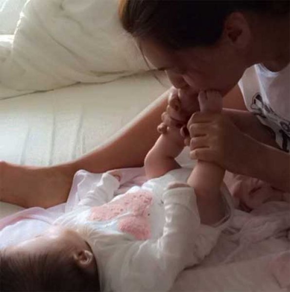 Demet Akalın'ın kızı Hira 1 yaşına girdi