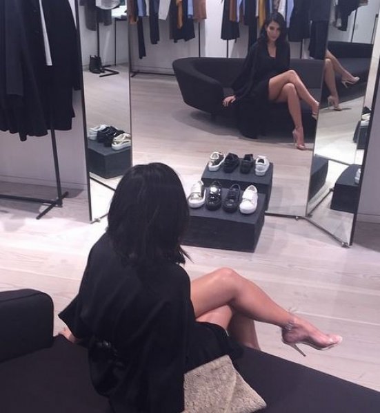 Kim Kardashian yine sarışın oldu