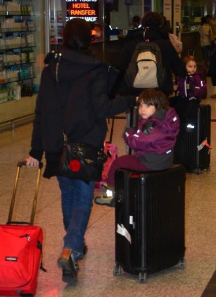 Tuba Büyüküstün ailece kahvaltıda