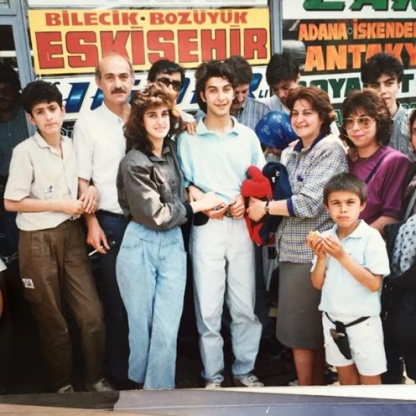 Ünlülerin objektifinden 4 Mayıs Instagram paylaşımları 