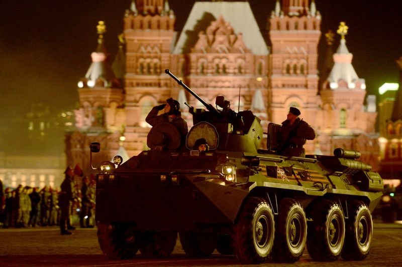 Rus tankları Kızıl Meydan'a indi