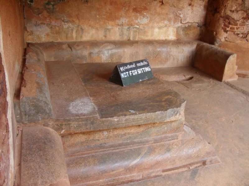 Dağın tepesindeki gizemli yapı Aslan Kayası