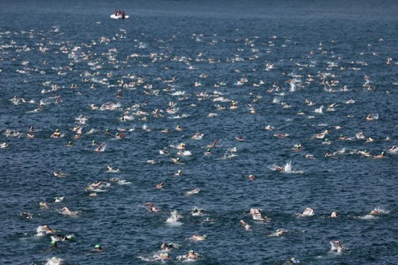 İstanbul Boğazı'nda yüzme şöleni