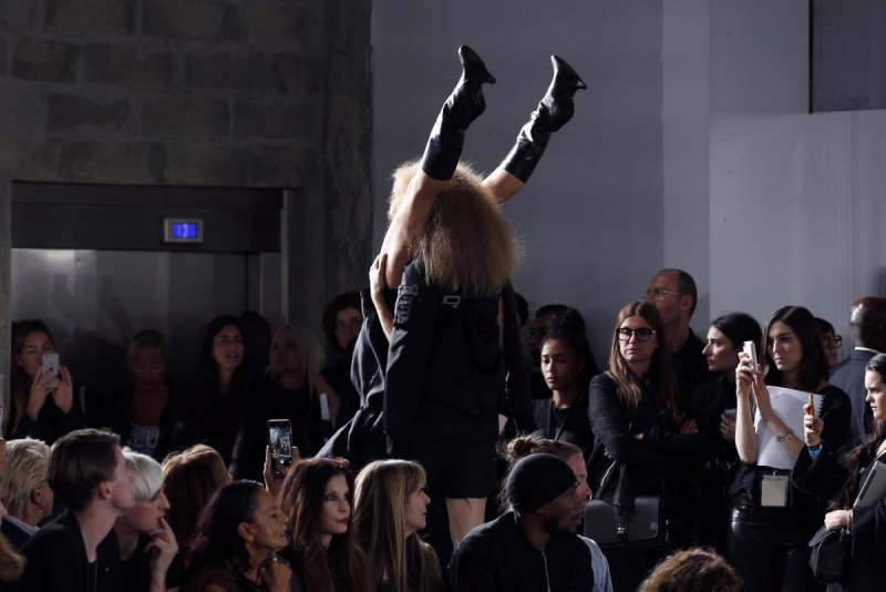 Paris Moda Haftası'nda ilginç defile