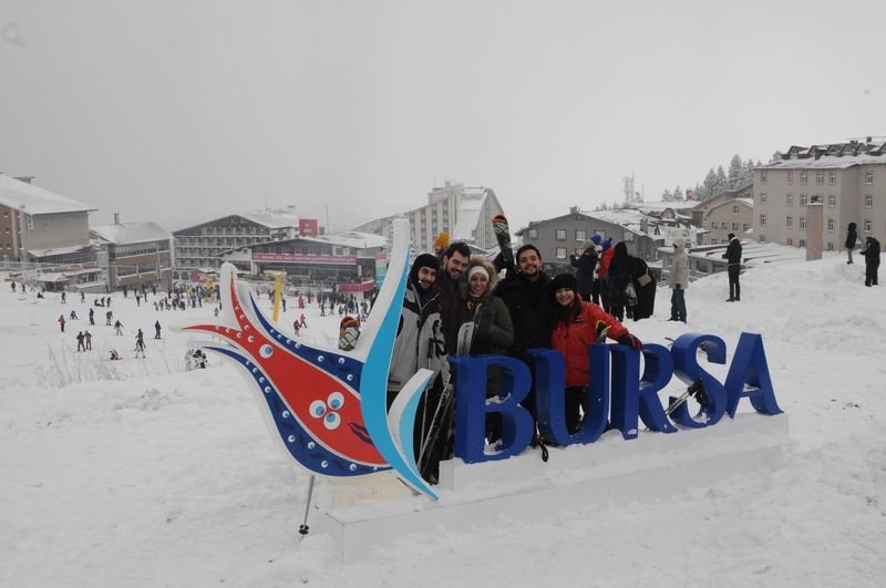 Uludağ'da pistler acemi kayakçılarla doldu