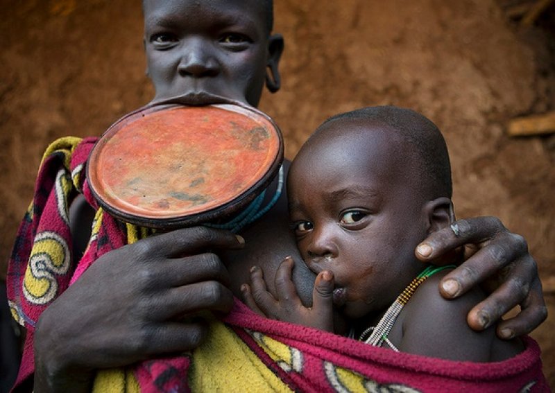 Afrika kabilelerinden renkli aksesuarlar
