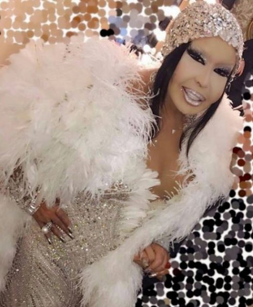 Bülent Ersoy gece yarısı dişçiye gitti