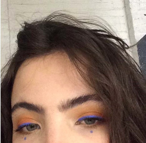 Sosyal medyanın tek kaşlı modeline teklif yağıyor 