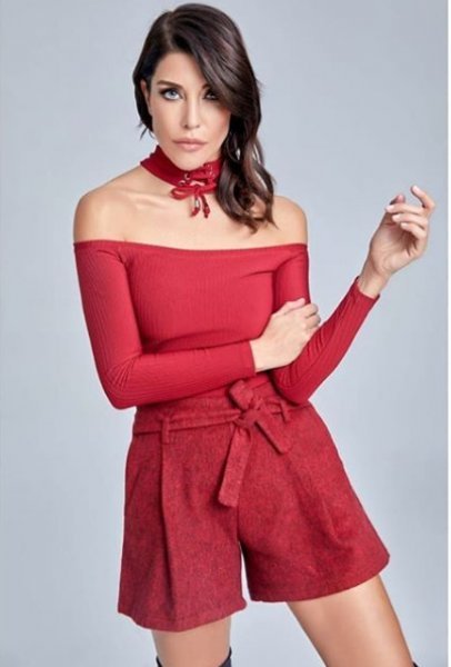 Deniz Akkaya 12 yıl aradan sonra yeniden podyumda