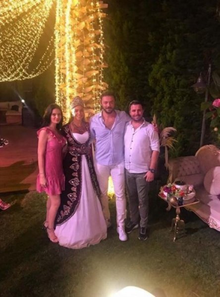Şarkıcı Bengü kına gecesi yaptı