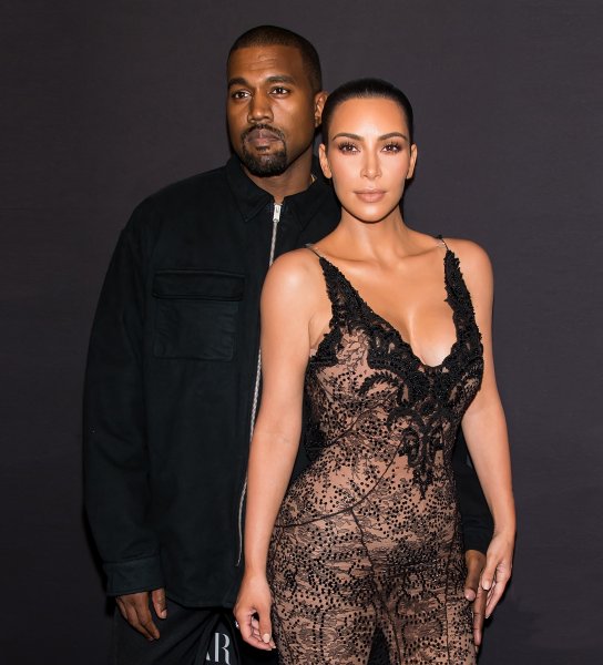 Kim Kardashian'dan eşi Kanye West'e destek