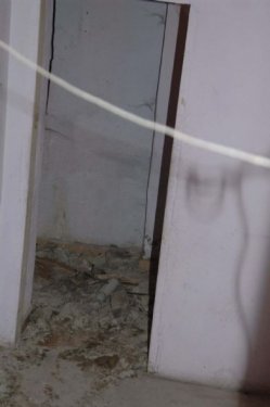 Bağcılar'da üzerine beton dökülmüş ceset bulundu