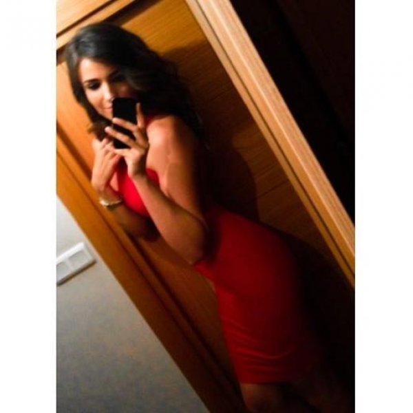 Şafak Sezer: Açalya bacaklarını yanlara doğru açıyor