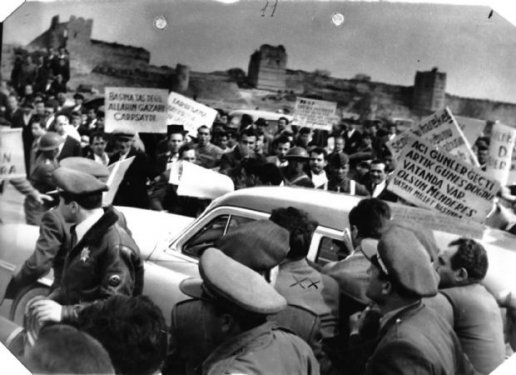 İnönü’ye linç girişimi