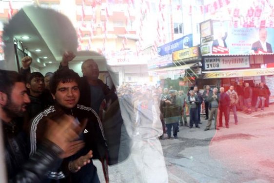 CHP Antalya İl binasına yapılan baskından görüntüler