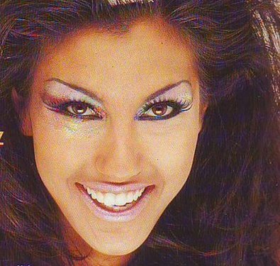 Çağla Şikel zamana meydan okuyan ünlülerden