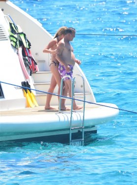 Ağaoğlu'nun yeni sevgilisi 23'lük Hazal	