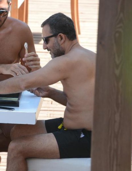 Rafet El Roman ailesi ile tatilde 