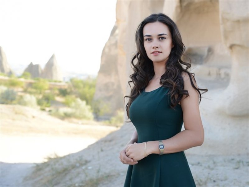 Yılanların Öcü’nün iki güzeli iyi anlaşıyor 