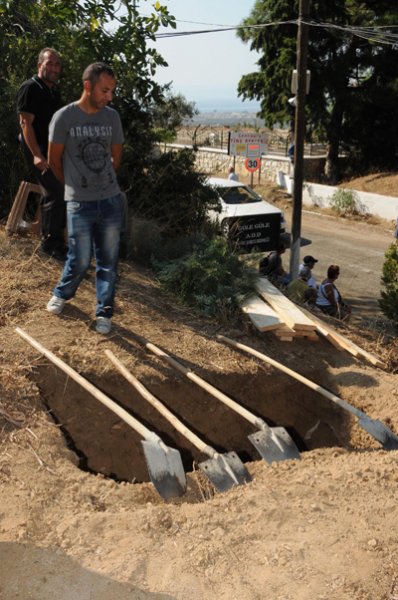 Tuncel Kurtiz'in mezarından şaşırtan görüntü