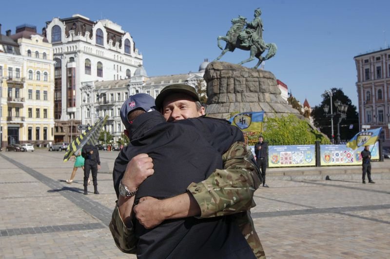 Gönüllü Azov taburu Doğu Ukrayna'dan döndü