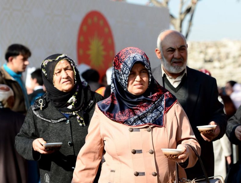 Cumhurbaşkanı Erdoğan'dan Mehmetçiğe aşure