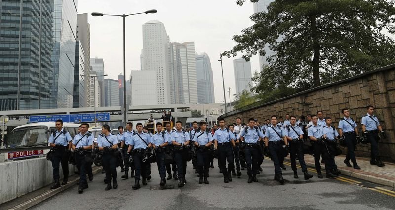 Hong Kong'da gösteri alanları boşaltıldı