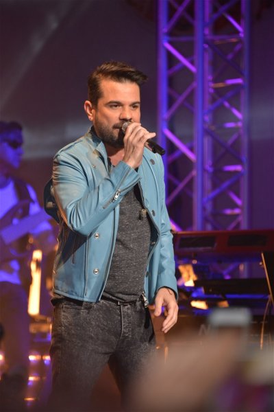 Kenan Doğulu göbek yaptı 