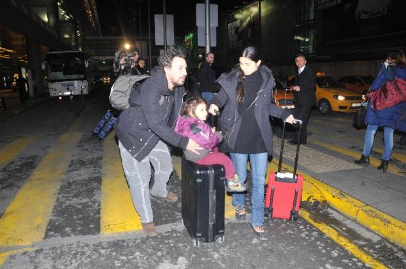 Tuba Büyüküstün ailece kahvaltıda