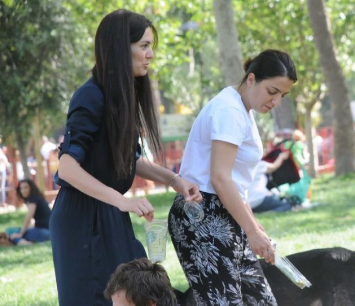 Bergüzar Korel ve Halit Ergenç'in piknik keyfi 