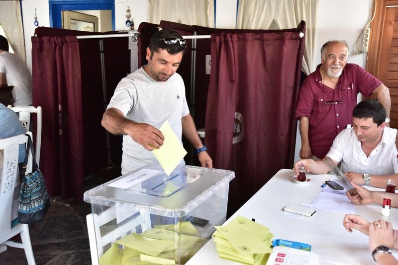 Bodrum'da oyunu kullanan plaja koştu