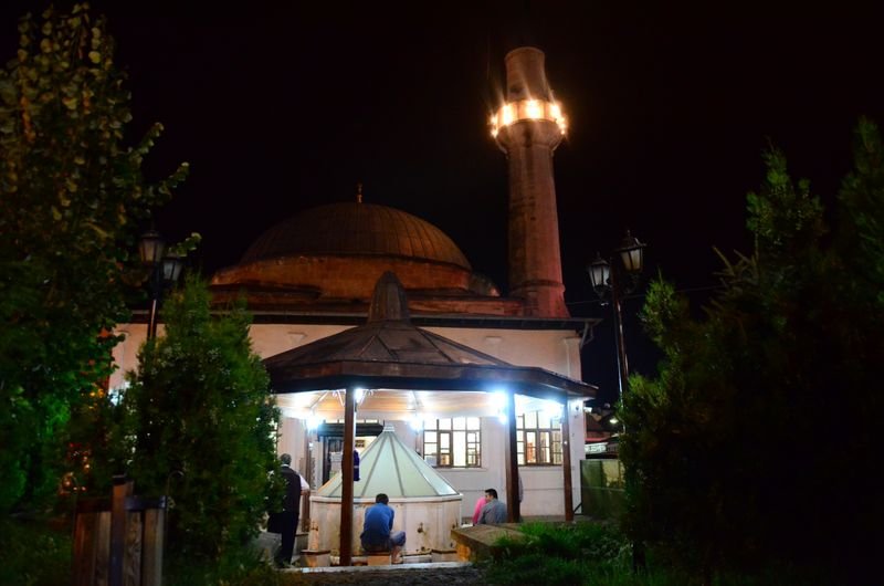 İlk teravih namazı kılındı