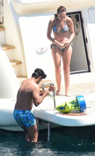 Fahriye Evcen ile Burak Özçivit'in  aşk tatili