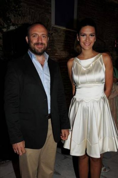 Bergüzar Korel ile Halit Ergenç tango dersi alıyor