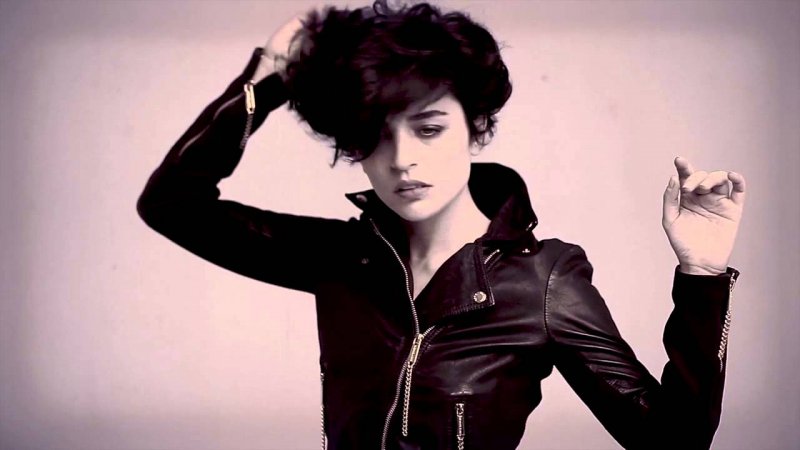 Oyuncu Gonca Vuslateri eski haliyle dalga geçti 