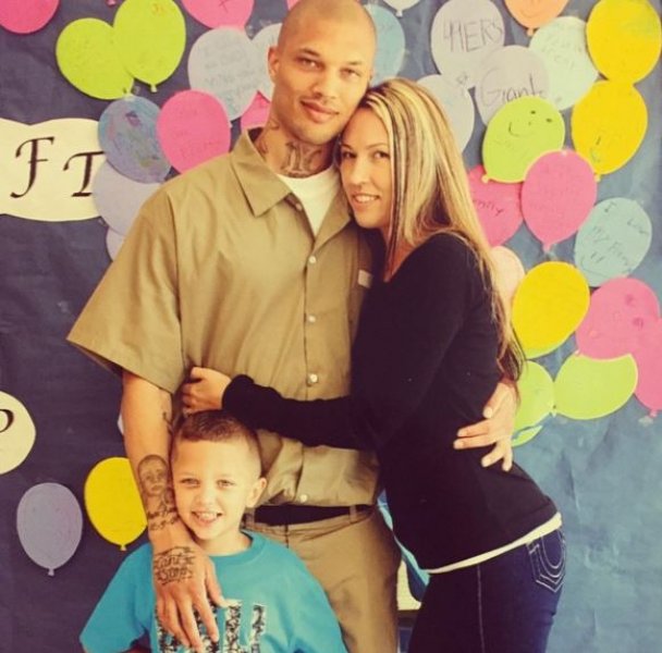 Yakışıklı mahkum Jeremy Meeks hapisten çıktı 