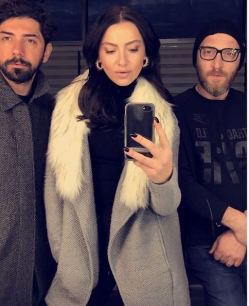 Dubai'ye giden Hadise çarşafa girdi 